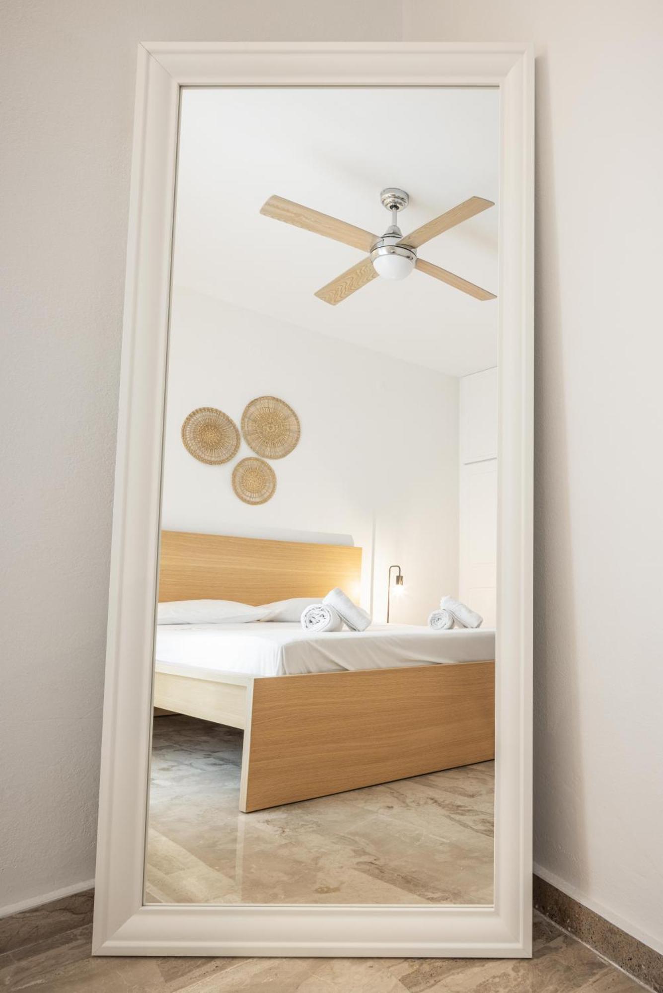Minimalist Apartment Near The Airport And The City Center Kanálion Extérieur photo