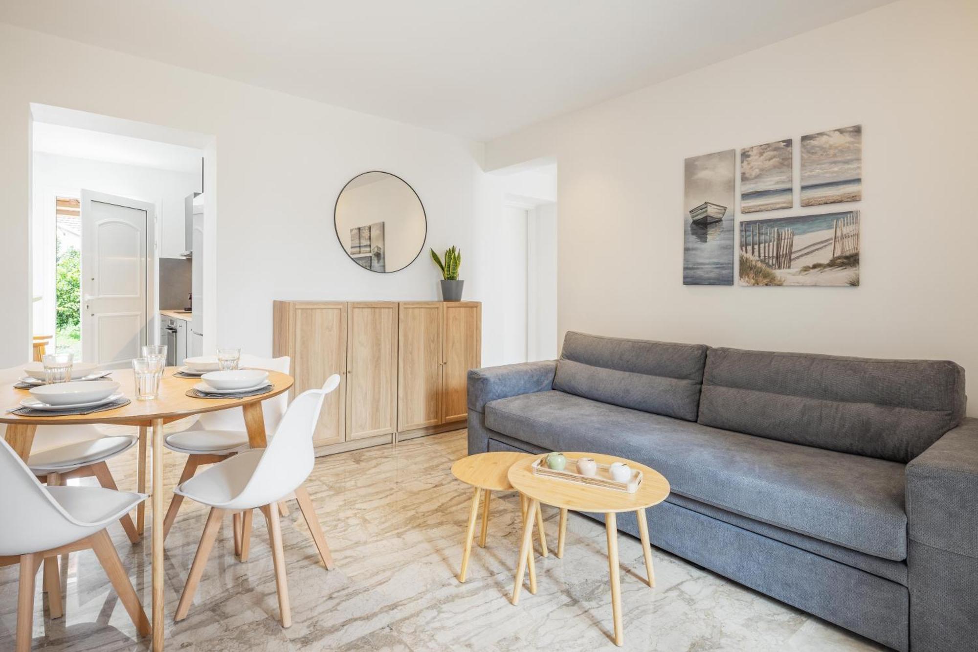 Minimalist Apartment Near The Airport And The City Center Kanálion Extérieur photo