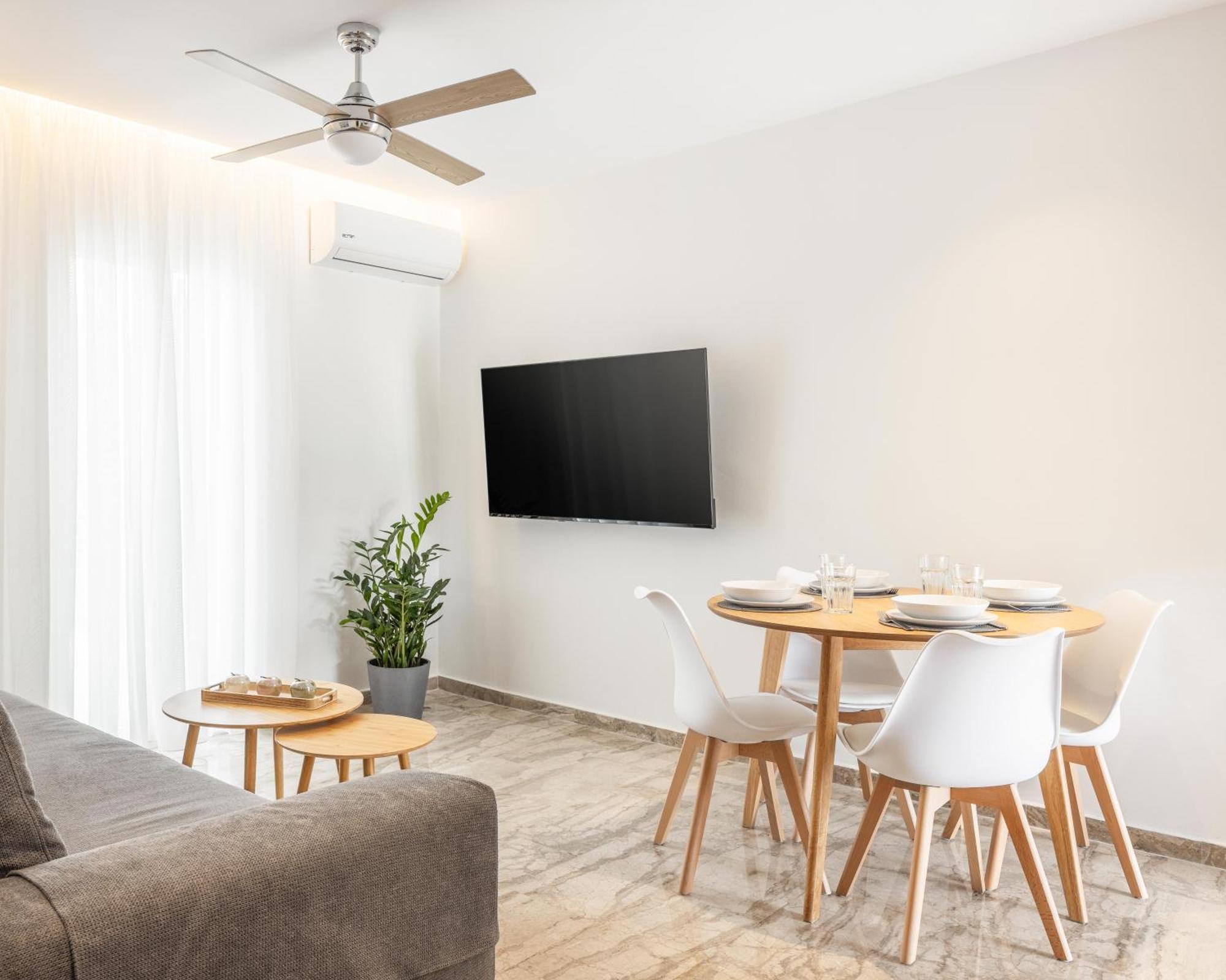 Minimalist Apartment Near The Airport And The City Center Kanálion Extérieur photo